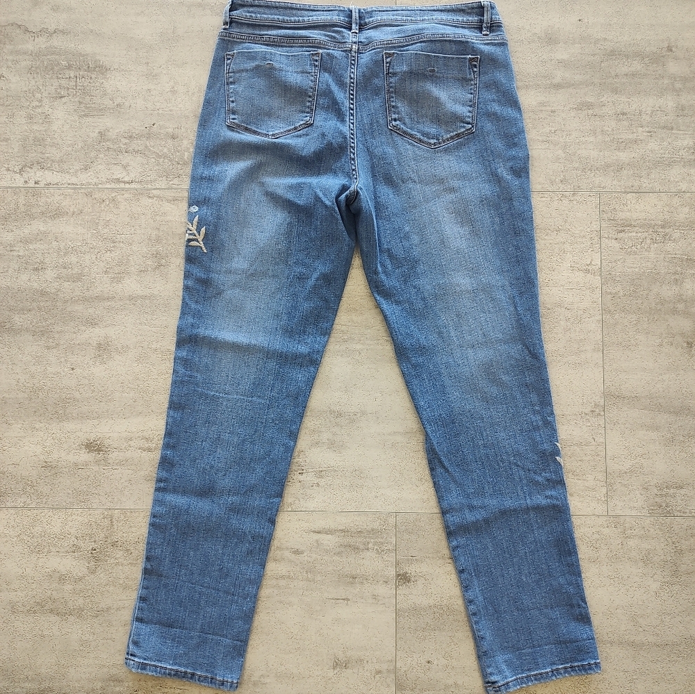 J. Jill Women's Embroidered Weekender Straight Leg Medium Wash Denim Jeans 12 - Picture 3 of 14